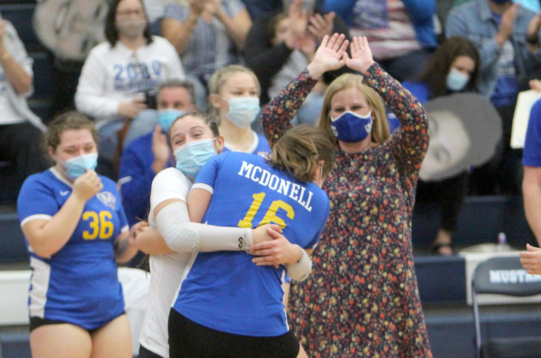 McDonell volleyball vs Prentice at Division 4 state semifinals 11-7-20